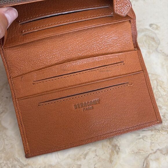 Beracamy Paris Leather Mid-Size Tri-Fold Wallet - Picture 7 of 9